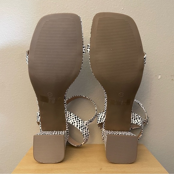Maurice’s Domination Black & White Patterned Block Heels Size 9.5 - Picture 10 of 16